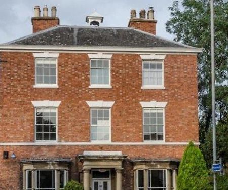 Bed and Breakfast The Lions Newark-on-Trent  Экстерьер фото